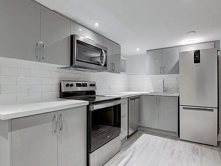 454 Markham St #LOWER — Photo 1