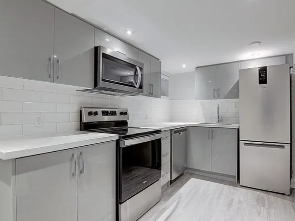 454 Markham St, Toronto, ON M6G 2L2