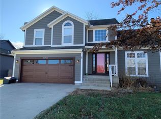 20463 W 221st St, Spring Hill, KS 66083