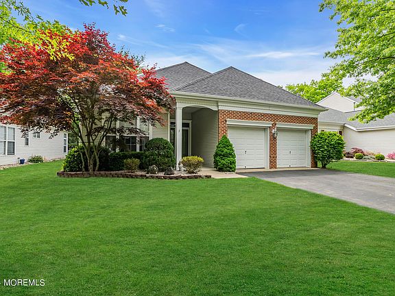 3rd image of 38 Silverspring Drive