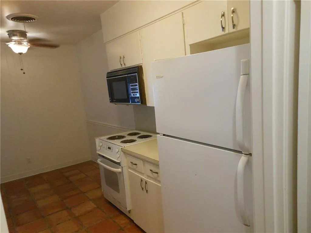 2 bed, 2.0 bath, 1728 sqft, $1,750 — Photo 3