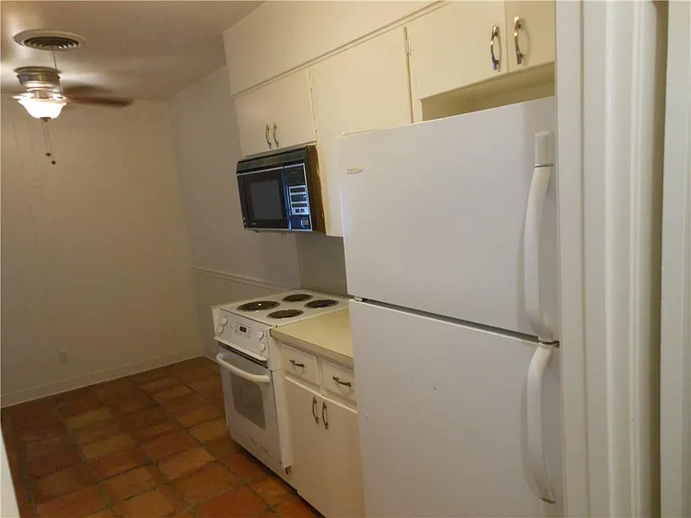 2308 Barton Skyway #B — Photo 3
