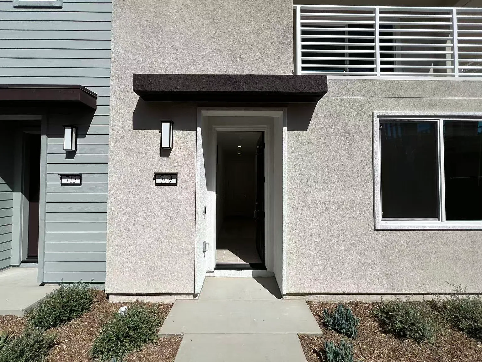 4 bed, 4.5 bath, 2206 sqft, $6,000 — Photo 1