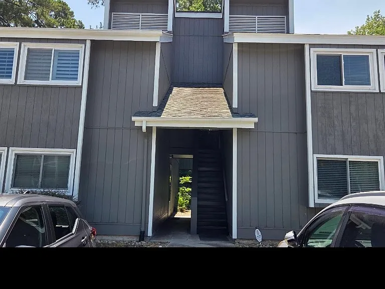 10301 N Kings Hwy #10-2 — Photo 1