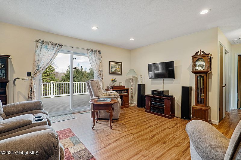 5th image of 120 Canterbury Drive