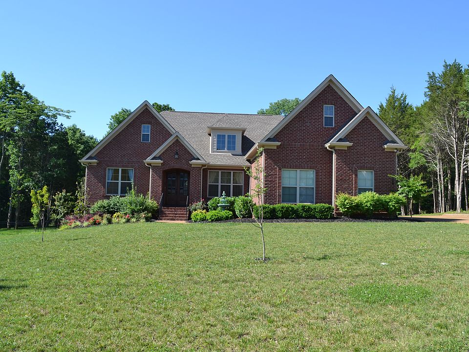 1st image of 813 Piccadilly Dr
