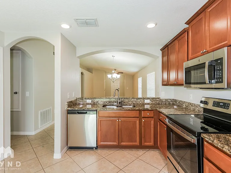 1212 Oak Pond St — Photo 3