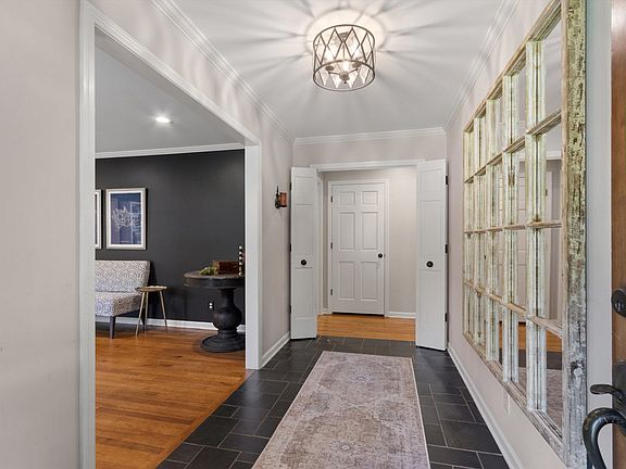 5th image of 2066 Knoll Ln
