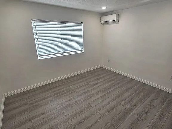 4th image of 15336 Bellflower Blvd