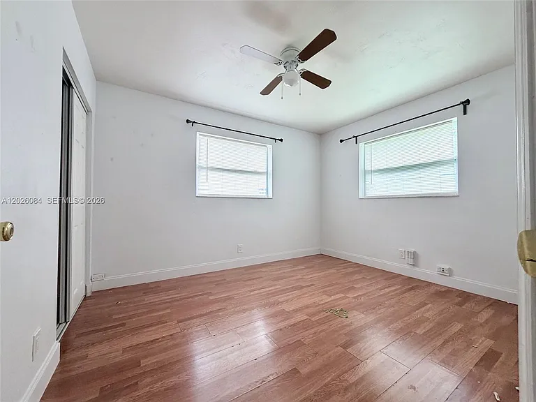 5180 SW 27th Ter — Photo 4