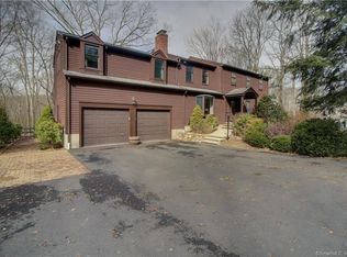 17 Evergreen Dr, Woodbridge, CT 06525