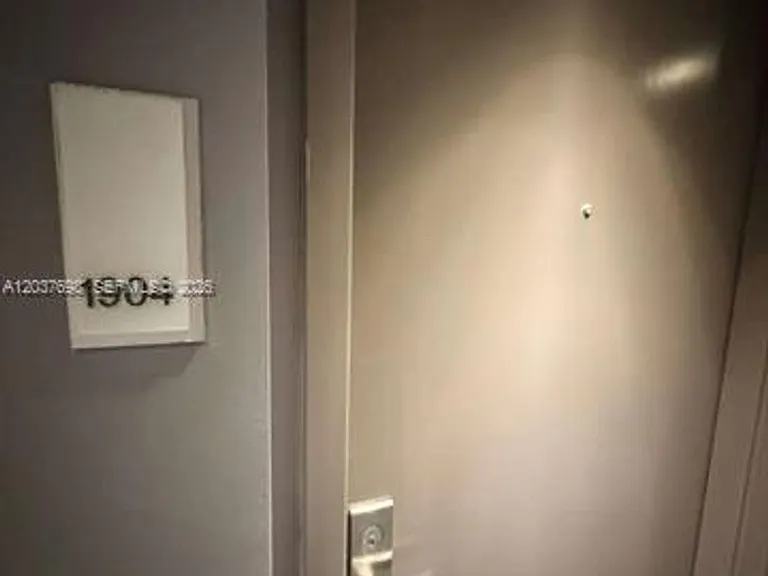 1300 Brickell Bay Dr #CU-1904 — Photo 3
