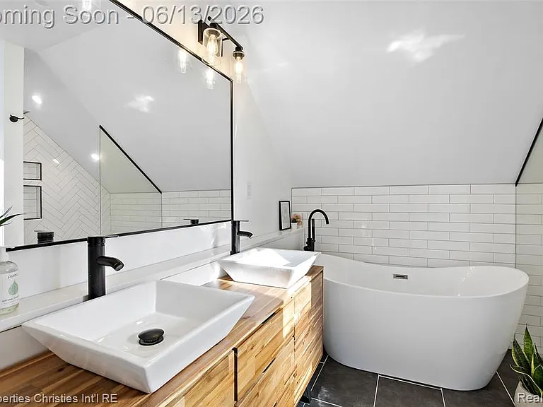 487 Smith Ave — Photo 17