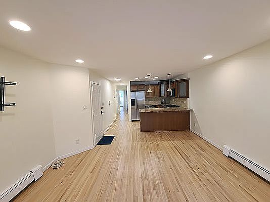5th image of 454A 12th St APT 1