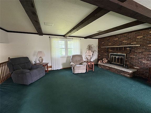 5th image of 60 Riviera Dr