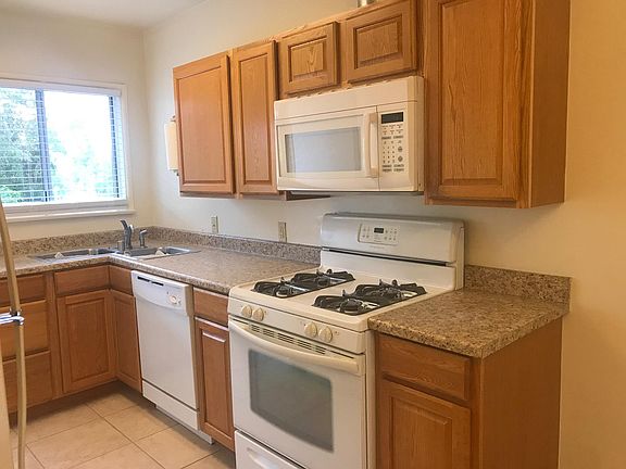3rd image of 2615 W Victory Blvd #D