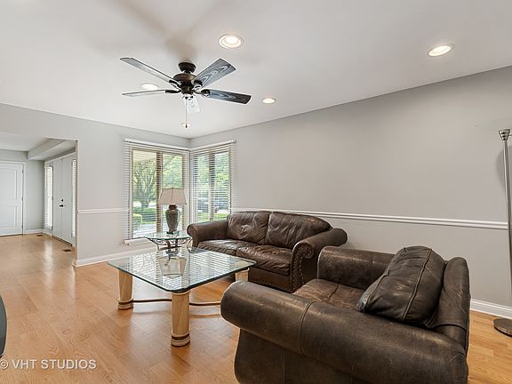 3rd image of 809 Woodleigh Ave