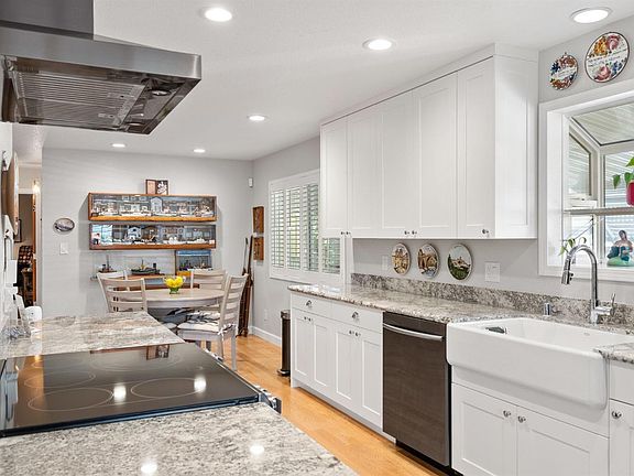 3rd image of 113 Hacienda Drive