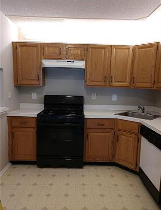 3rd image of 283 Kempsey Dr #0