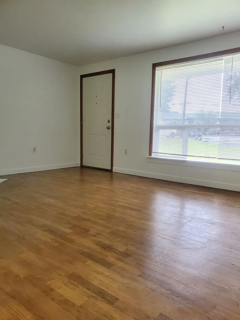 2 Bdrm, 1 bath, 832sf home in Spanaway $1895 — Photo 3