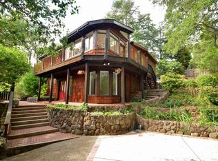 89 Woodland Rd, Fairfax, CA 94930