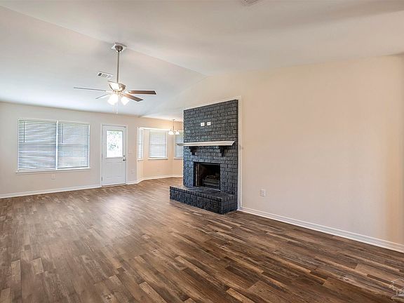 3rd image of 510 Briarwood Dr