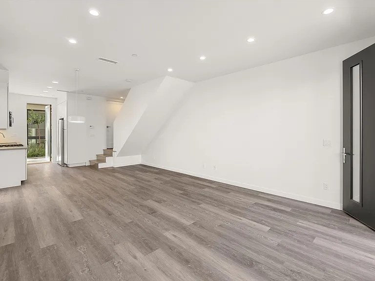415 Old Coast Hwy #C — Photo 9