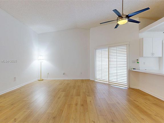 5th image of 480 SE 21st Ln