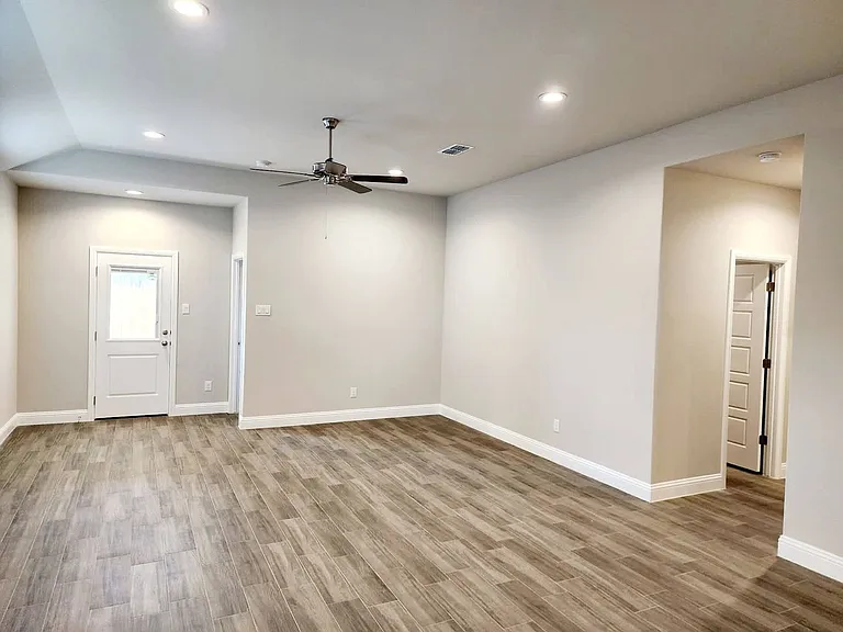 2320 Ruff Rd — Photo 3