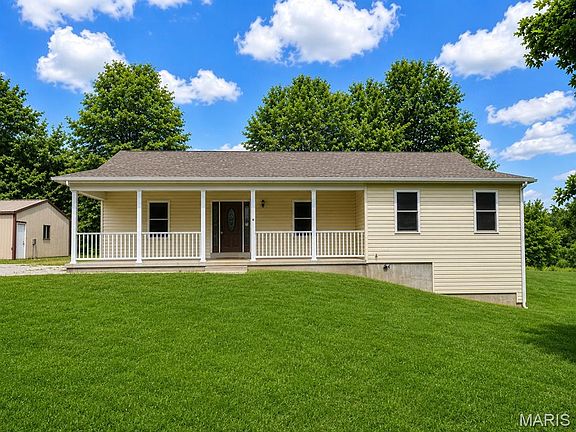 3rd image of 9536 Three Oaks Ln