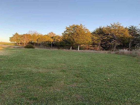 5th image of 376 Woodlake Blvd