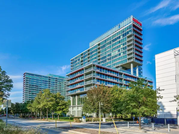 9715 Woods Dr Unit 402, Skokie, IL 60077