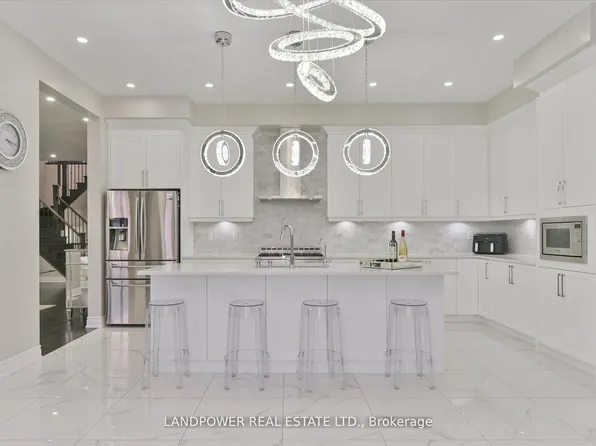 20 Tesla Cres, East Gwillimbury, ON L9N 0T3