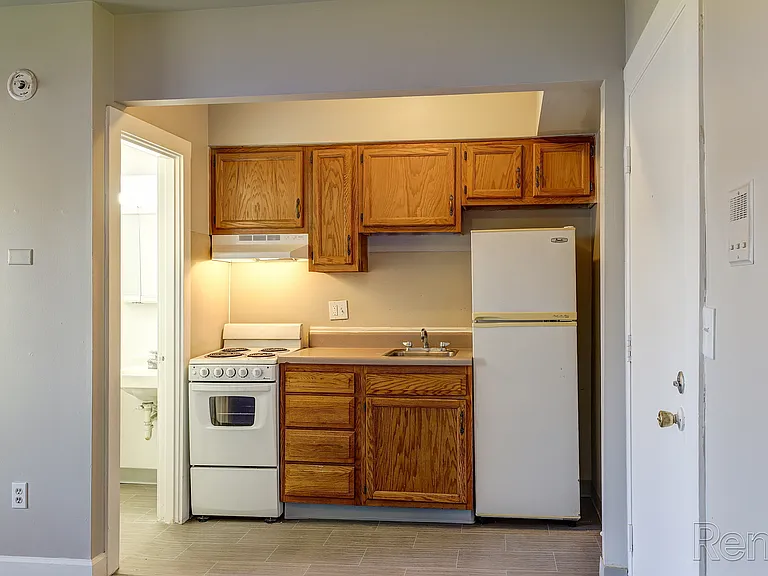 Capital Manor Apartments — Photo 6