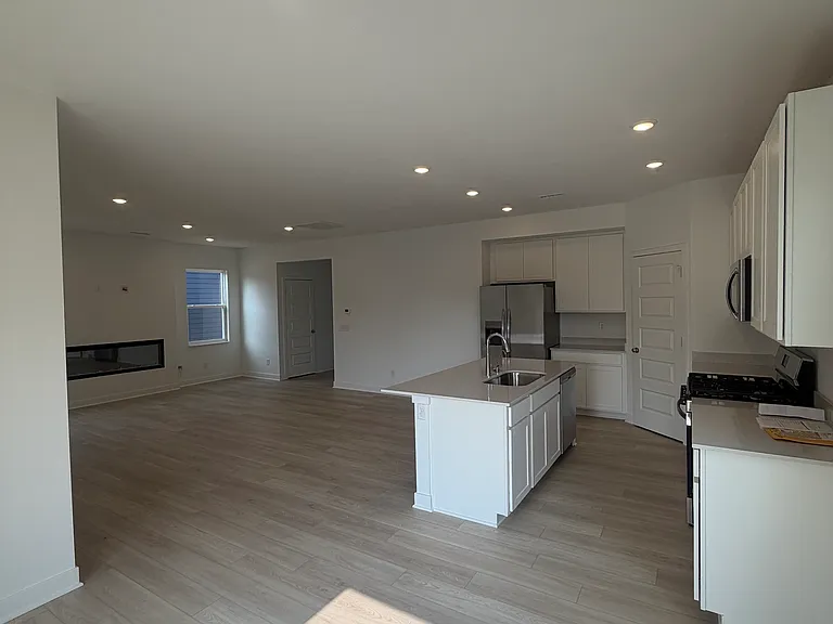 425 Eisenhower St — Photo 3