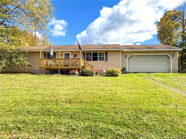10076 Dingle St, Camden, NY 13316