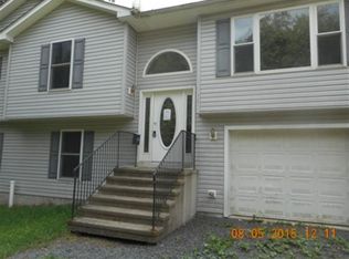 3102 Sycamore Ln, Pocono Summit, PA 18346