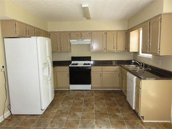 5th image of 1727 Laurel Creek Cir