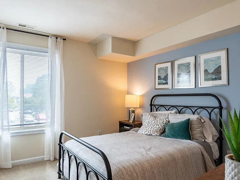 Chesapeake Glen Apartment Homes — Photo 7