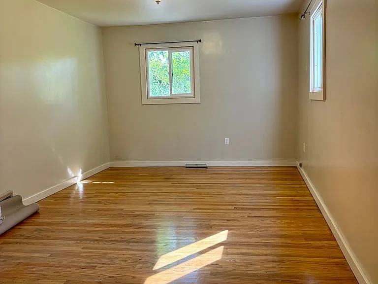 1130 Hudson St — Photo 7