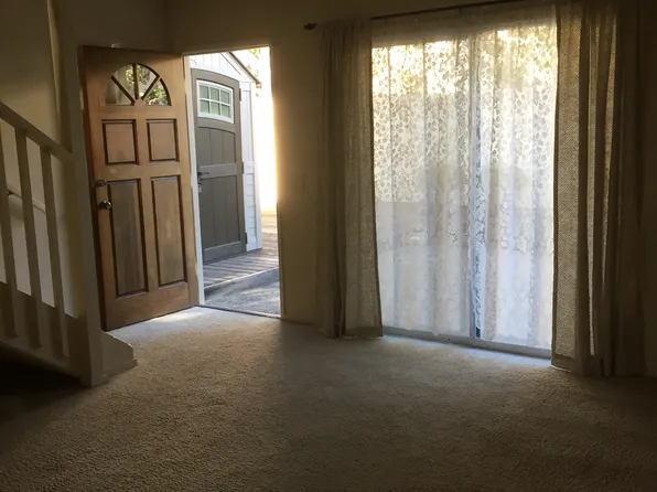 205 Dunecrest Ave APT 4, Monterey, CA 93940