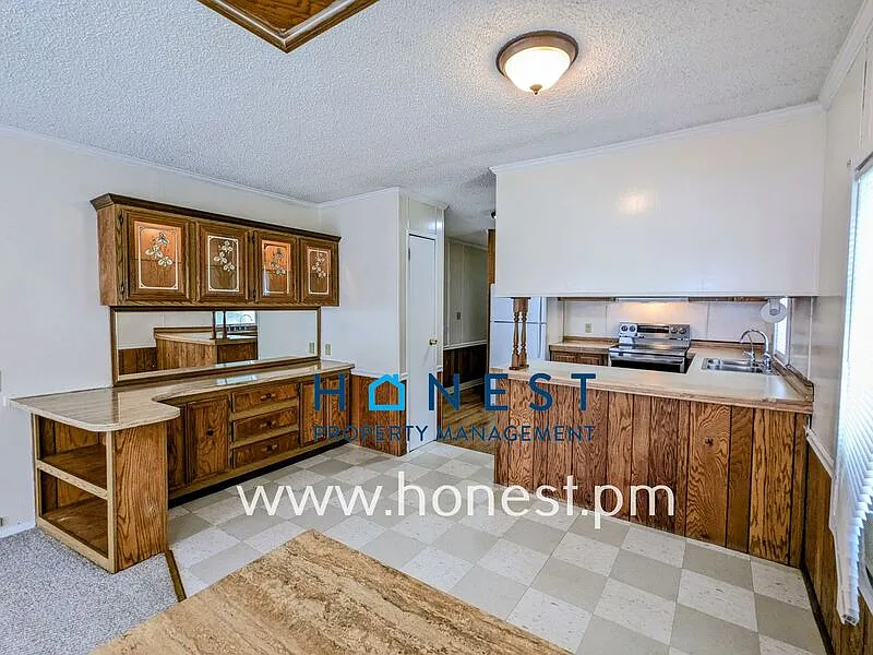 2 bed, 1.0 bath, 900 sqft, $1,350 — Photo 2