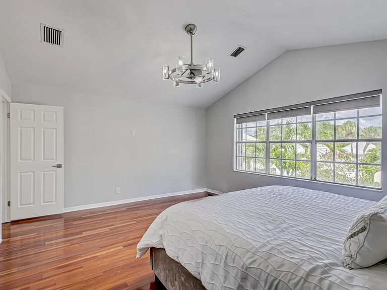 17 Selby Ln — Photo 48