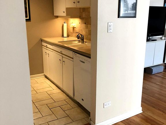 5th image of 455 W Saint James Pl APT 501