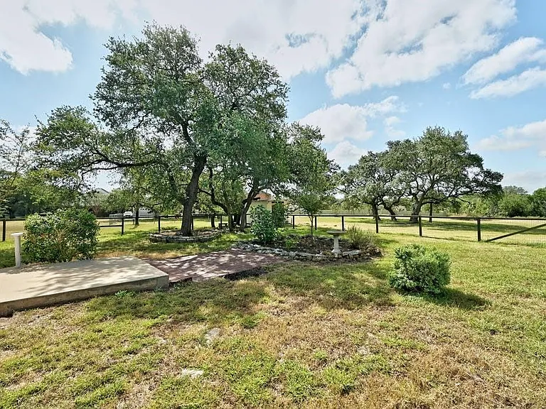 200 Oak Hollow Ln — Photo 28