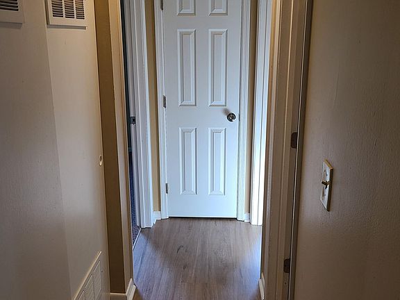 2nd image of 117 Veasey Ln