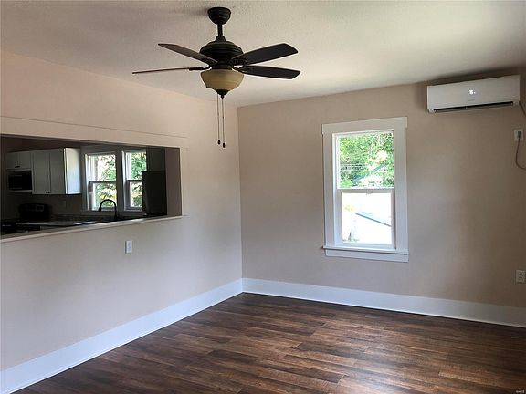 2nd image of 101 N Iron St