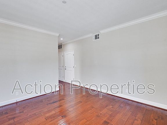 4th image of 241 Granada Park Cir