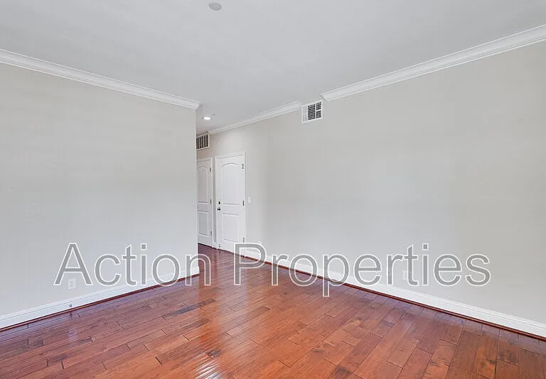 241 Granada Park Cir — Photo 4