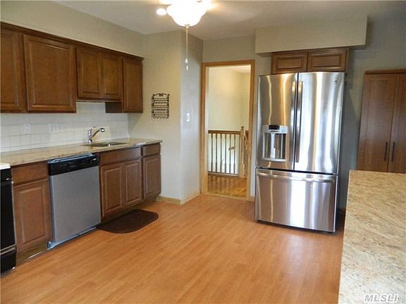 4th image of 16 Sterling Ln